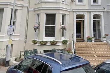 تختخواب و صبحانه Townhouse Ii