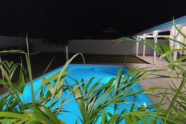 تختخواب و صبحانه Villa Créoléna