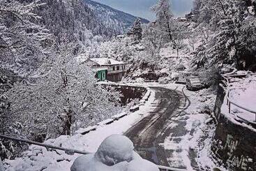 فندق Kheerganga Heights