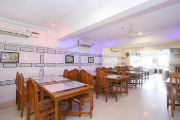 בית מלון כפרי Sea Castle