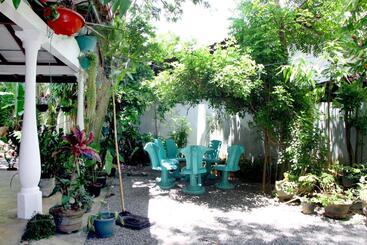 פנסיון Villa Hasi