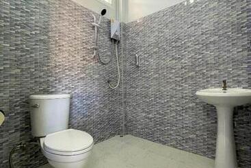 הוסטל Aviator Club Restaurant & Resort