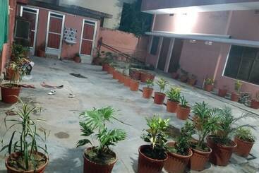 Отель Anand Lok Varanasi