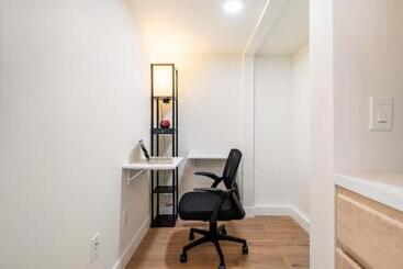 بنسيون Beautiful Downey Guest House