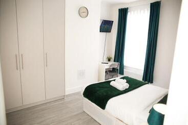 膳宿费 Cricklewood Deluxe Ensuite Room