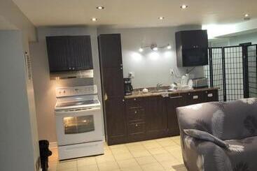 פנסיון Lovely Guest Entire Apartment Minutes From Ottawa Airport