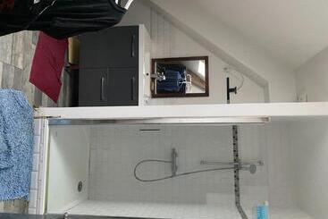 Пансион Room In Guest Room   Bed And Breakfast In The Countryside Near Beauvais Airport