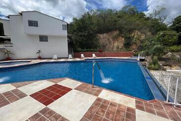 Apartahotel Santorini Club   Bed & Coffee