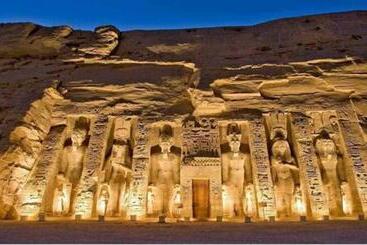 בית מלון כפרי Azal Lagoons Resort Abu Simbel