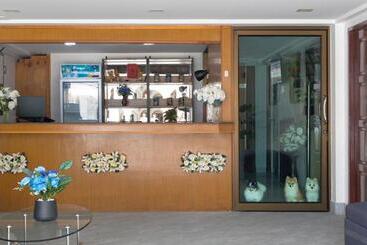 فندق Bevans Place Karon