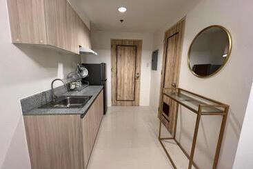 호텔 Inspiria Tower Condominium 1911