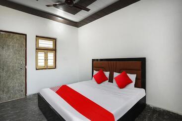 בית מלון כפרי Oyo Flagship 81314 Sun N Moon