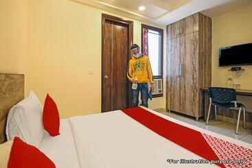 فندق Oyo Flagship Shri Sai Lodging