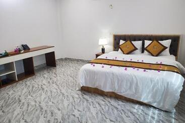 هتل آپارتمان Khách Sạn Trường Giang