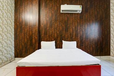 Oyo Hotel The Selaqui Paradise