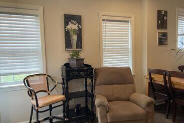 بنسيون Elegant Coach House Cwru / Uh / Cleve Clinic / Little Italy