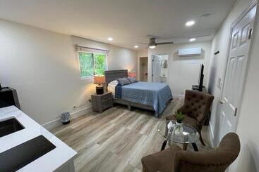 펜션 Efficiency In A Guest House Close To Wellington