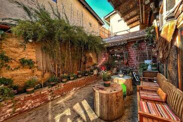 Tavern Hostel仁和客栈