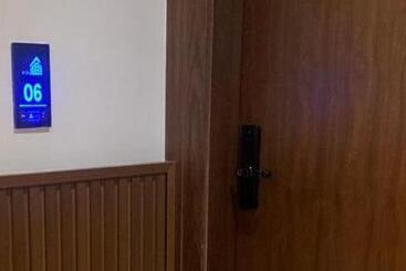 شقة فندقية لاكجري مع بلكونة الملقا