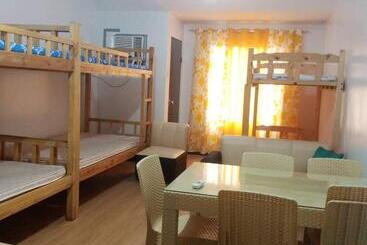 هاستل Deca Homes Campville Alabang