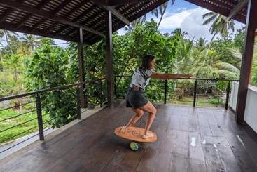 Drivethru Hostel Polhena