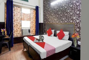 Flagship Premium Hotel Near Botanic Garden Of Indian Republic