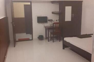 מלון כמוסות Tabish Inn