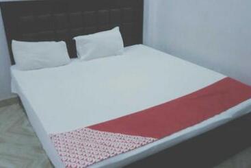 Отель Oyo 81176 Mahadev Paying Guest House