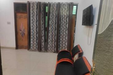 בית מלון כפרי Oyo Rising Star Guest House