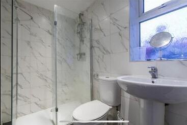 بنسيون Modern Guest House