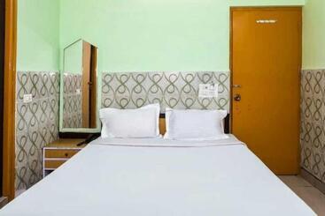 Pop Hotel Nand Palace