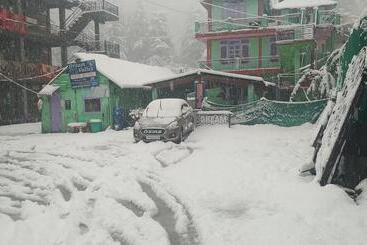 تختخواب و صبحانه Dream Valley Family,group Stay