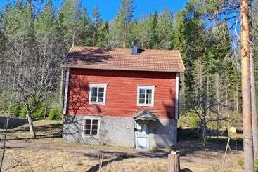 צימר Skålsjögården Timber Lodge