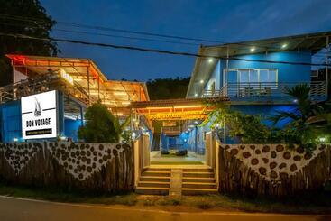 Bon Voyage Sea View Hostel