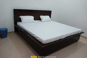 فندق Oyo 92254 The Lion Kings