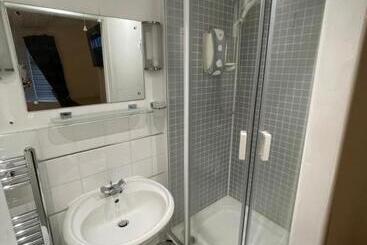 ペンション Alder En Suites Self Catering With Private Shower 1