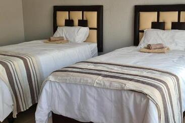 펜션 Moy Invest Holdings Bohlale