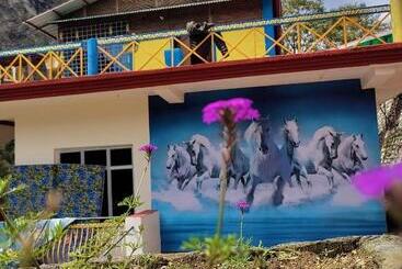 리조트 Pahadibucks