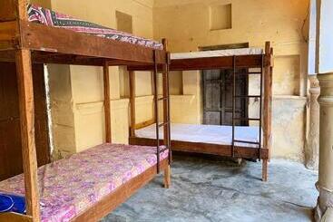 Общежитие Topaz Backpackers