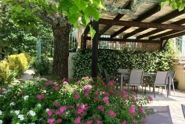 مبيت وإفطار Les Feuillantines Perigord Noir