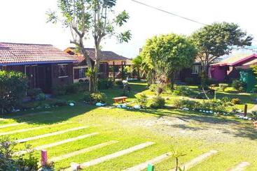 پانسیون Residencial Emery Village