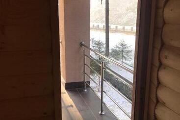 リゾートホテル чорна вода