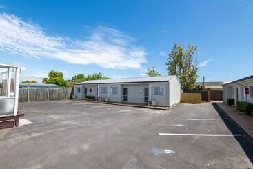 Aurora City Suites Motel