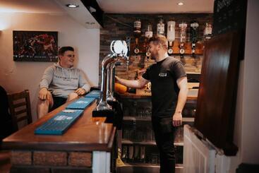 مبيت وإفطار The Fox And Hounds