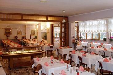 호텔 Albergo Delle Alpi