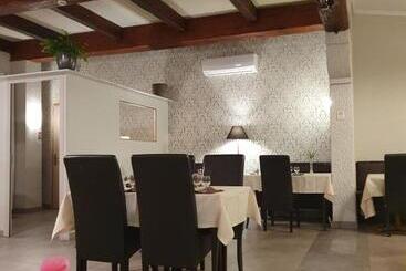 ホテル Auberge De La Tour  Appartements