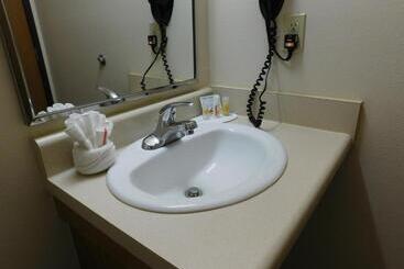 هتل Days Inn & Suites By Wyndham Rochester South