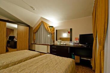 هتل Kapriz Karakol