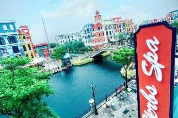 هتل آپارتمان Herbs Spa & Hotel Riverside Grand World