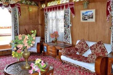 Отель De Laila House Boat